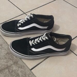 Vans womasn Classic Black and White Sneakers